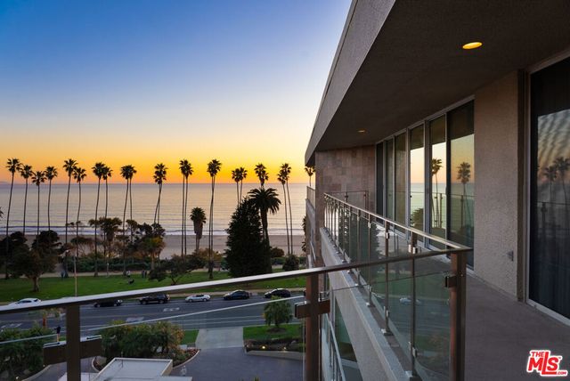 515 Ocean Avenue NPH B, Santa Monica, CA 90402