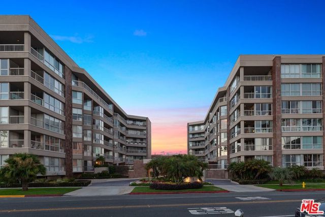 515 Ocean Avenue NPH B, Santa Monica, CA 90402