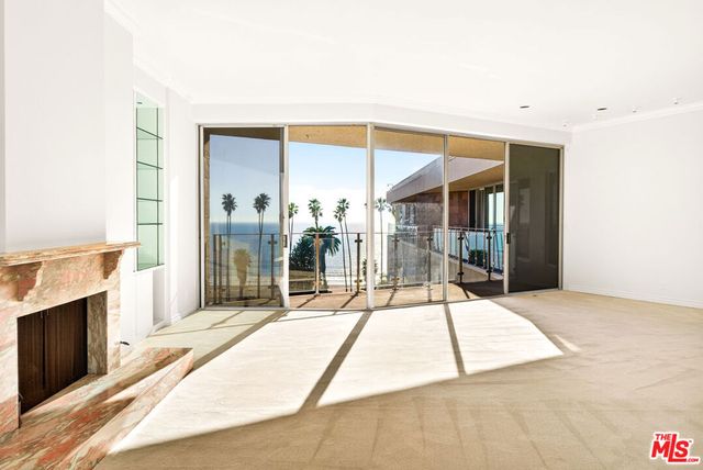515 Ocean Avenue NPH B, Santa Monica, CA 90402