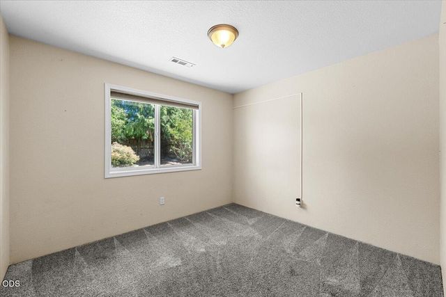 1403 Larson Creek Drive, Medford, OR 97504