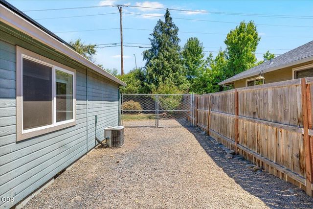 1403 Larson Creek Drive, Medford, OR 97504