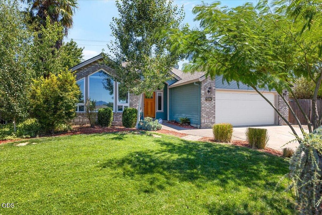 1403 Larson Creek Drive, Medford, OR 97504