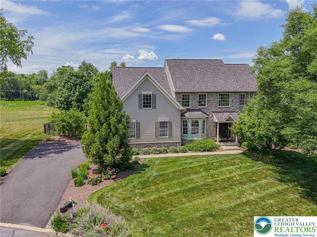 5090 Adriana Court, Upper Saucon Twp, PA 18034