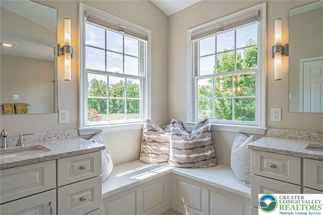 5090 Adriana Court, Upper Saucon Twp, PA 18034