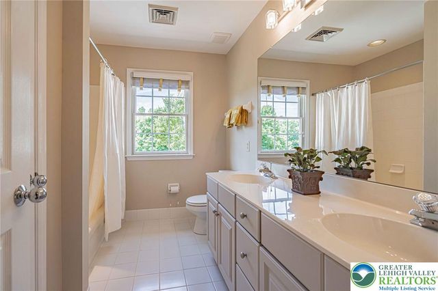5090 Adriana Court, Upper Saucon Twp, PA 18034