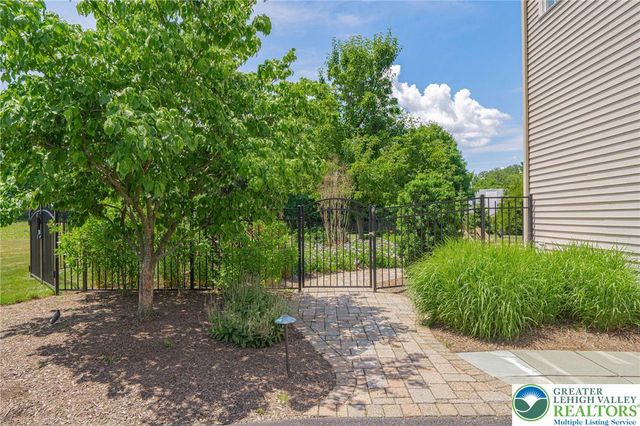 5090 Adriana Court, Upper Saucon Twp, PA 18034