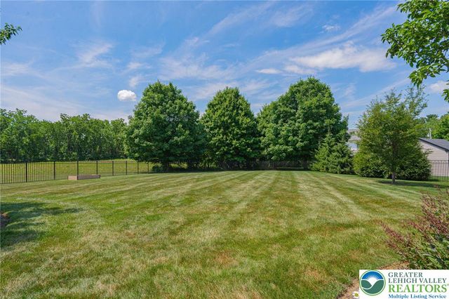 5090 Adriana Court, Upper Saucon Twp, PA 18034
