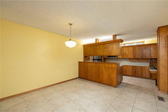 2369 N Yorkwood Drive, Fayetteville, AR 72703