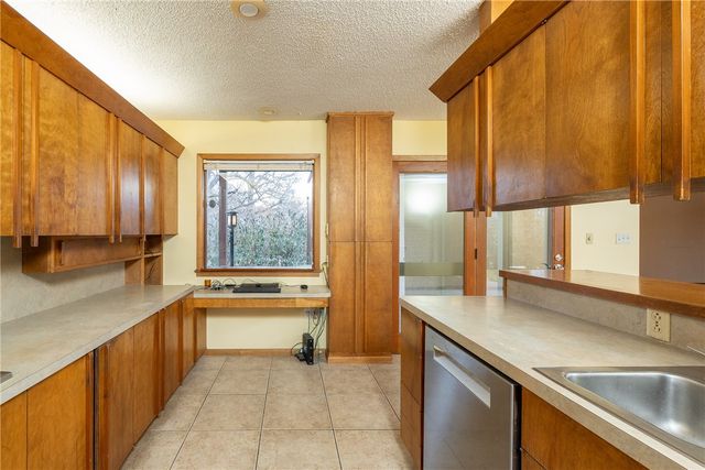 2369 N Yorkwood Drive, Fayetteville, AR 72703