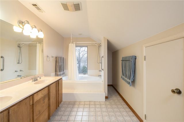 2369 N Yorkwood Drive, Fayetteville, AR 72703