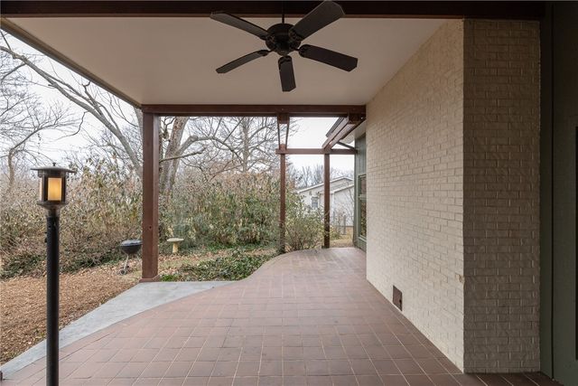 2369 N Yorkwood Drive, Fayetteville, AR 72703