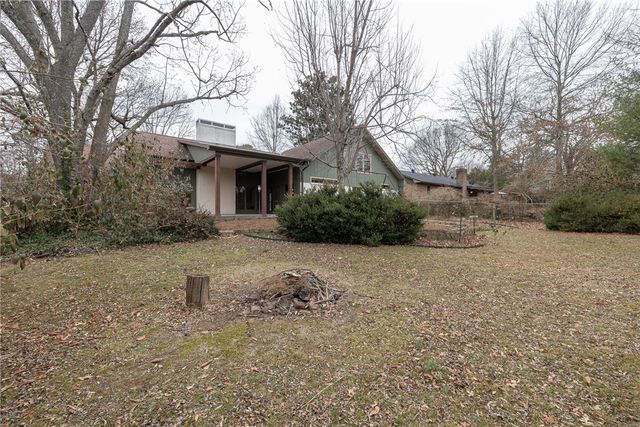 2369 N Yorkwood Drive, Fayetteville, AR 72703