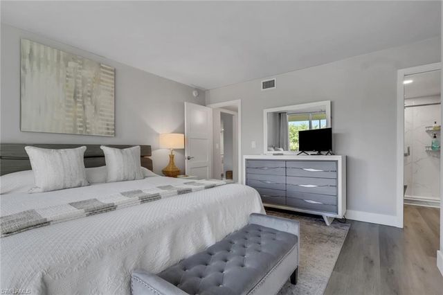 3 Bluebill AVE 107, Naples, FL 34108