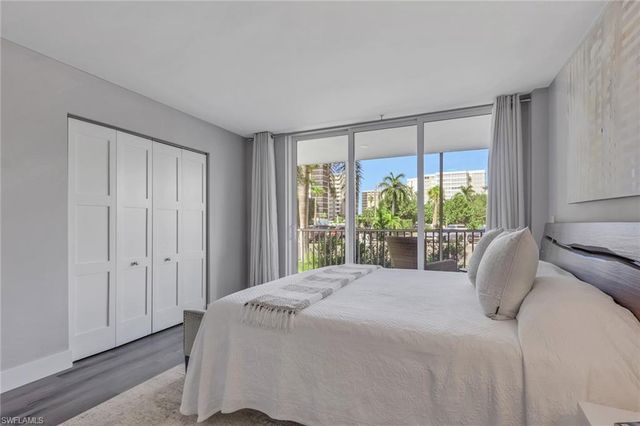 3 Bluebill AVE 107, Naples, FL 34108