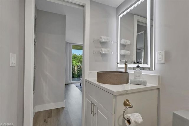 3 Bluebill AVE 107, Naples, FL 34108