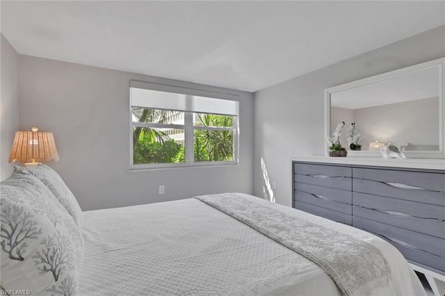 3 Bluebill AVE 107, Naples, FL 34108