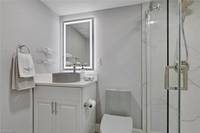 3 Bluebill AVE 107, Naples, FL 34108
