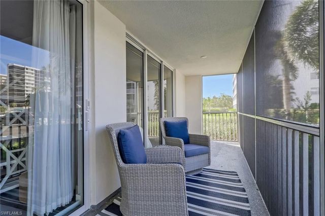 3 Bluebill AVE 107, Naples, FL 34108