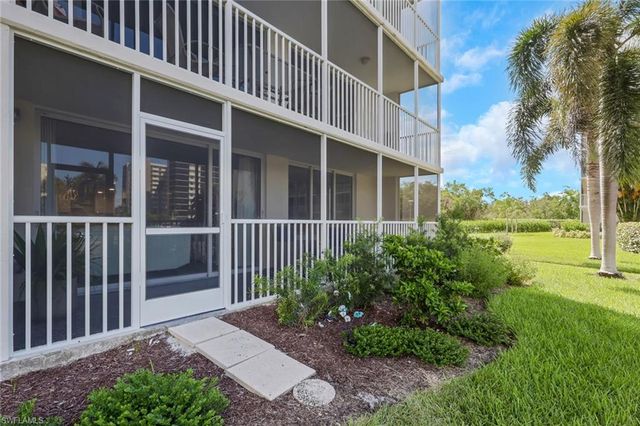 3 Bluebill AVE 107, Naples, FL 34108