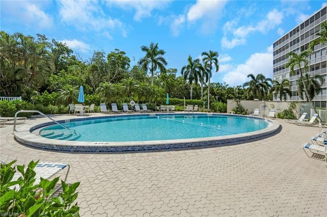 3 Bluebill AVE 107, Naples, FL 34108