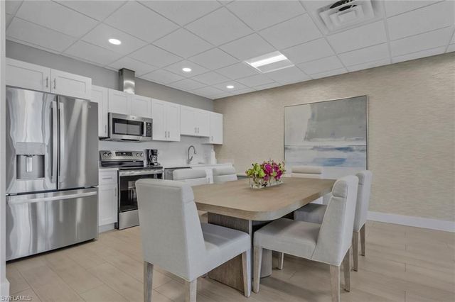 3 Bluebill AVE 107, Naples, FL 34108
