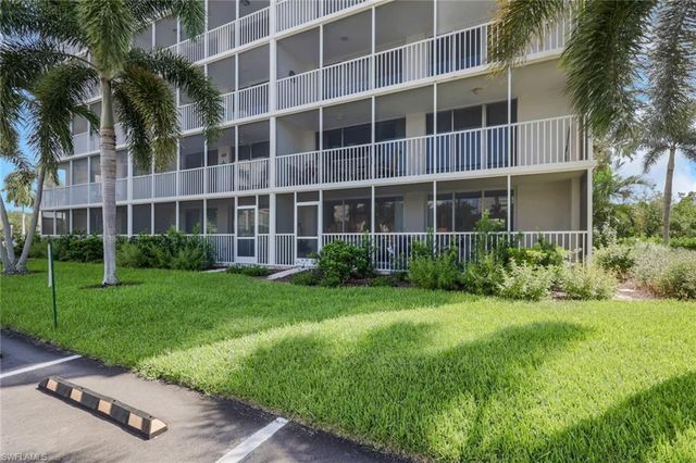 3 Bluebill AVE 107, Naples, FL 34108