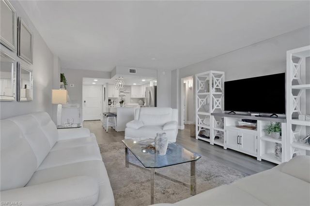 3 Bluebill AVE 107, Naples, FL 34108
