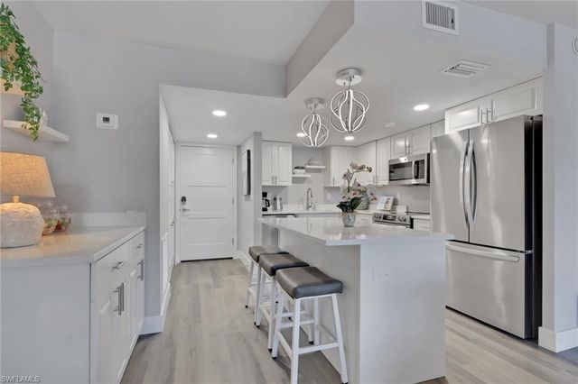 3 Bluebill AVE 107, Naples, FL 34108