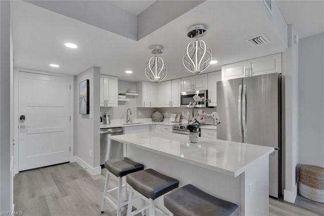 3 Bluebill AVE 107, Naples, FL 34108