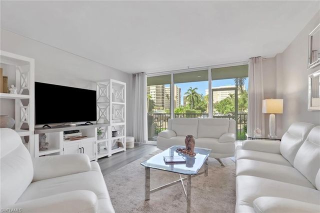 3 Bluebill AVE 107, Naples, FL 34108