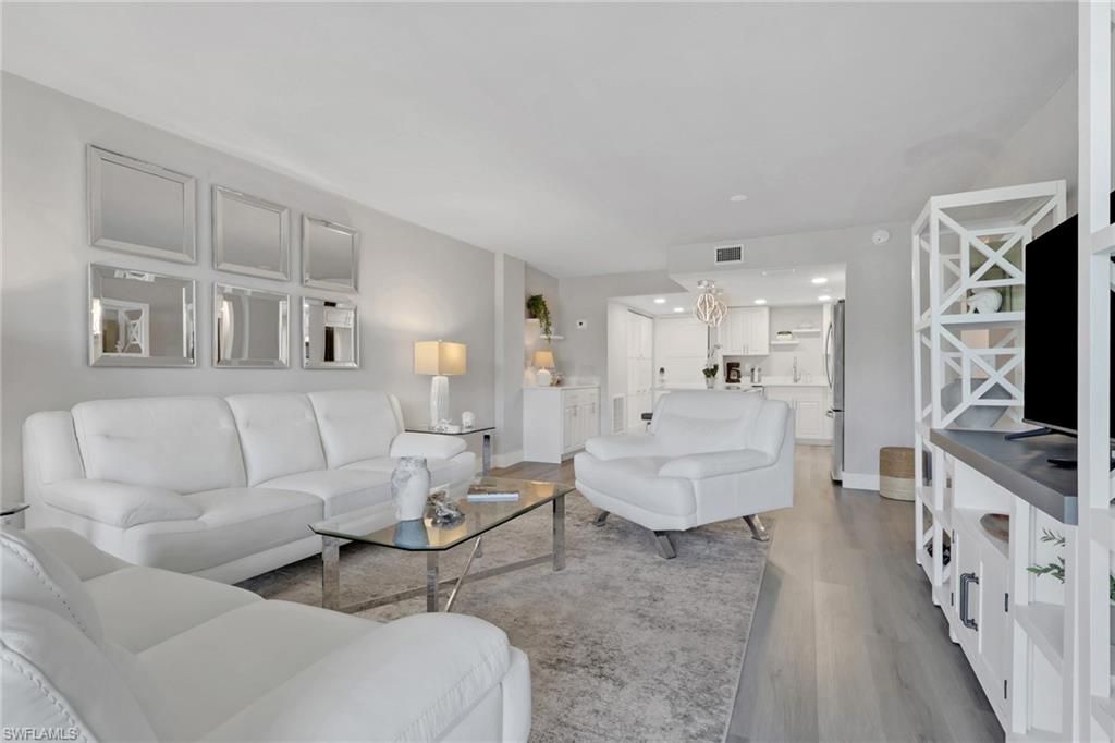 3 Bluebill AVE 107, Naples, FL 34108