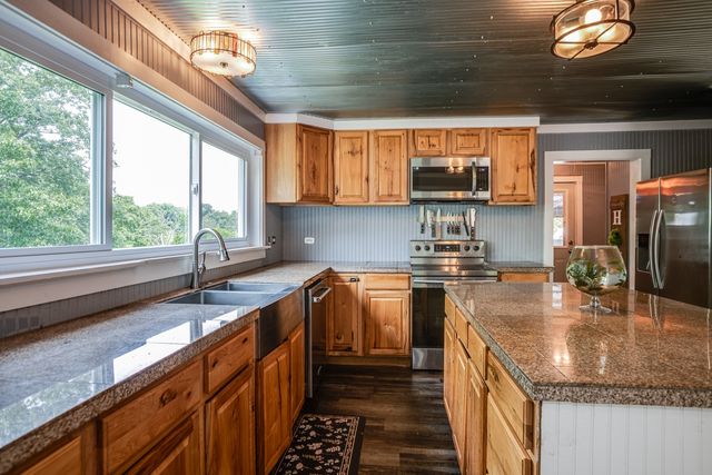 9947 Old Highway 46, Bon Aqua, TN 37025