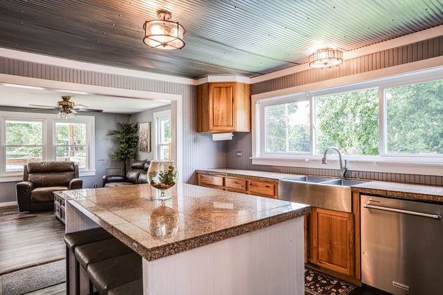 9947 Old Highway 46, Bon Aqua, TN 37025