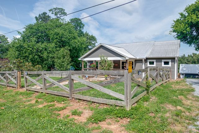 9947 Old Highway 46, Bon Aqua, TN 37025
