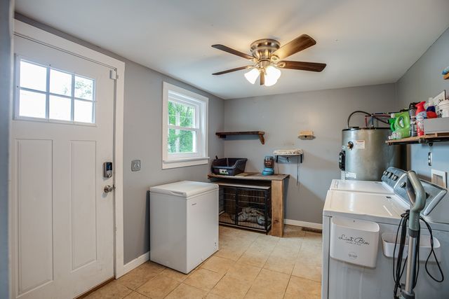 9947 Old Highway 46, Bon Aqua, TN 37025