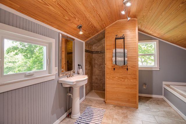 9947 Old Highway 46, Bon Aqua, TN 37025