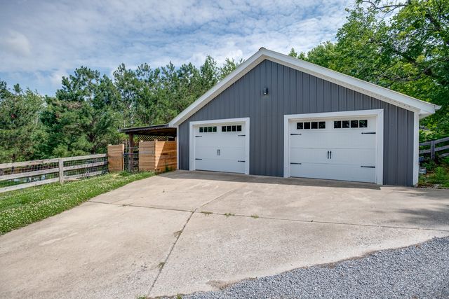 9947 Old Highway 46, Bon Aqua, TN 37025