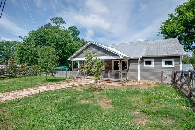9947 Old Highway 46, Bon Aqua, TN 37025