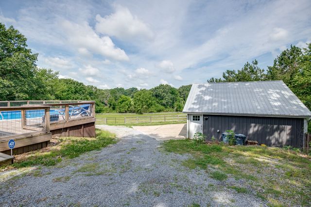 9947 Old Highway 46, Bon Aqua, TN 37025