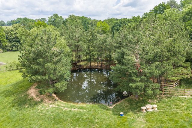 9947 Old Highway 46, Bon Aqua, TN 37025