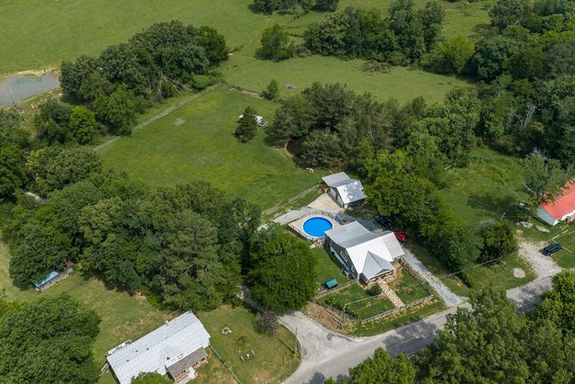 9947 Old Highway 46, Bon Aqua, TN 37025