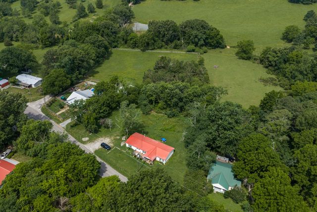 9947 Old Highway 46, Bon Aqua, TN 37025