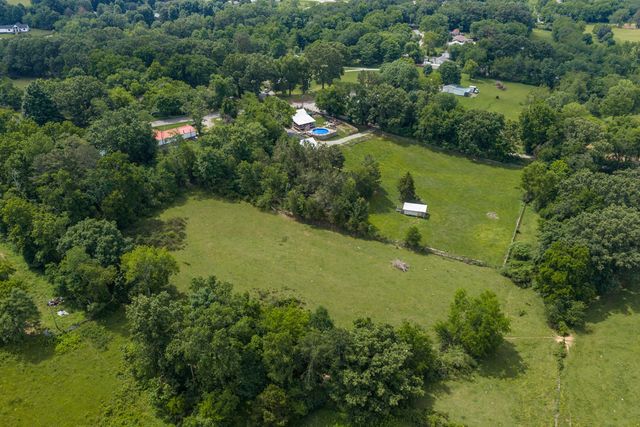 9947 Old Highway 46, Bon Aqua, TN 37025