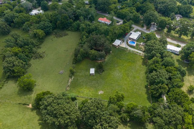 9947 Old Highway 46, Bon Aqua, TN 37025