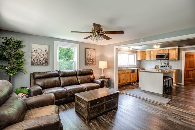 9947 Old Highway 46, Bon Aqua, TN 37025