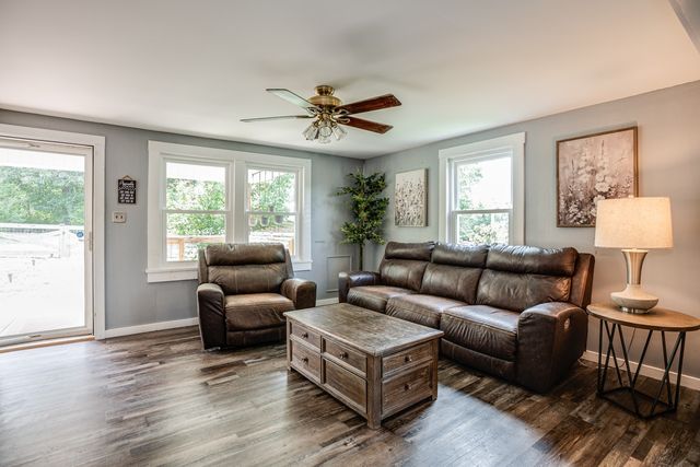 9947 Old Highway 46, Bon Aqua, TN 37025