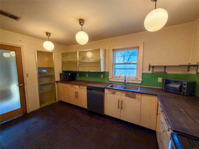 504 S Boundary ST, Burnet, TX 78611