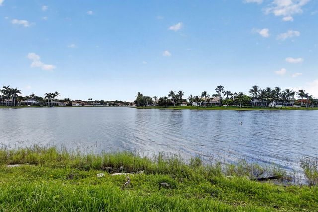 7823 Springfield Lake Drive, Lake Worth, FL 33467