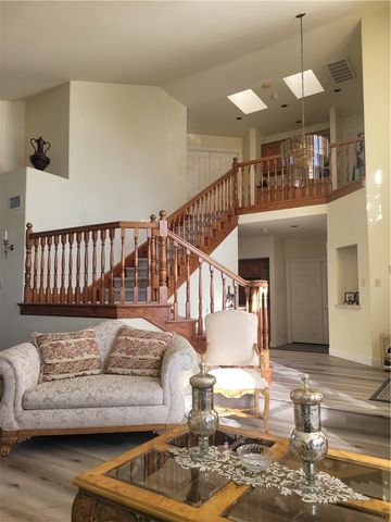 2905 Inglewood Avenue, Redondo Beach, CA 90278