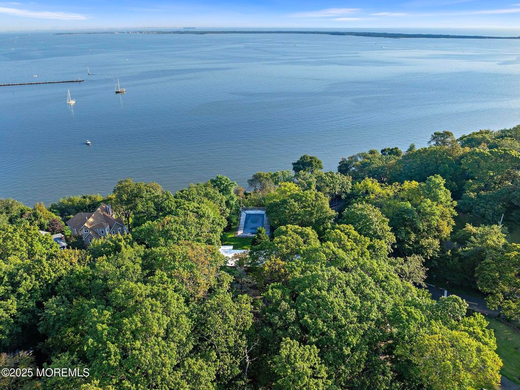1 Cameron Circle, Atlantic Highlands, NJ 07716